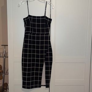 Sexy MIDI dress with side split to show off legs - small